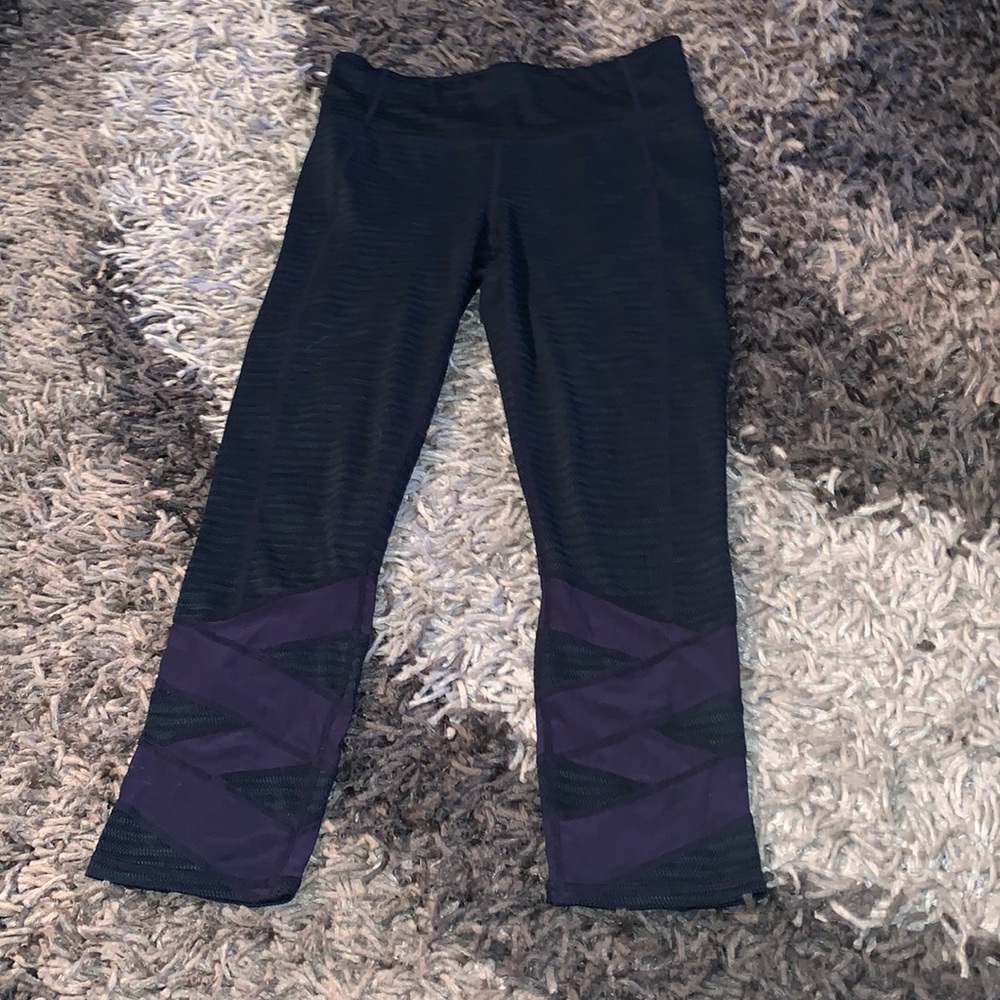 Athleta gym pants sheer slats on bottoms size S good cond